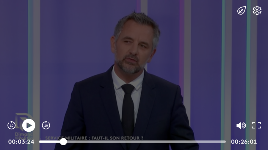 Florian Bachelier sur le plateau de Dimanche en Politique
